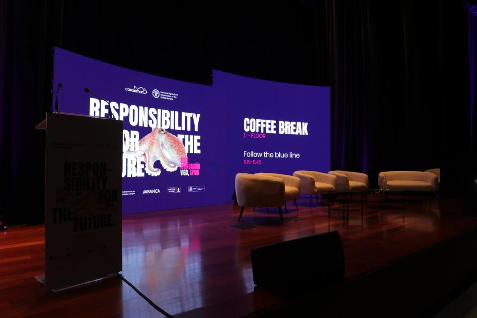 Pantallas Auditorio Afundación de ABANCA Congreso Internacional Conxemar–FAO 2024